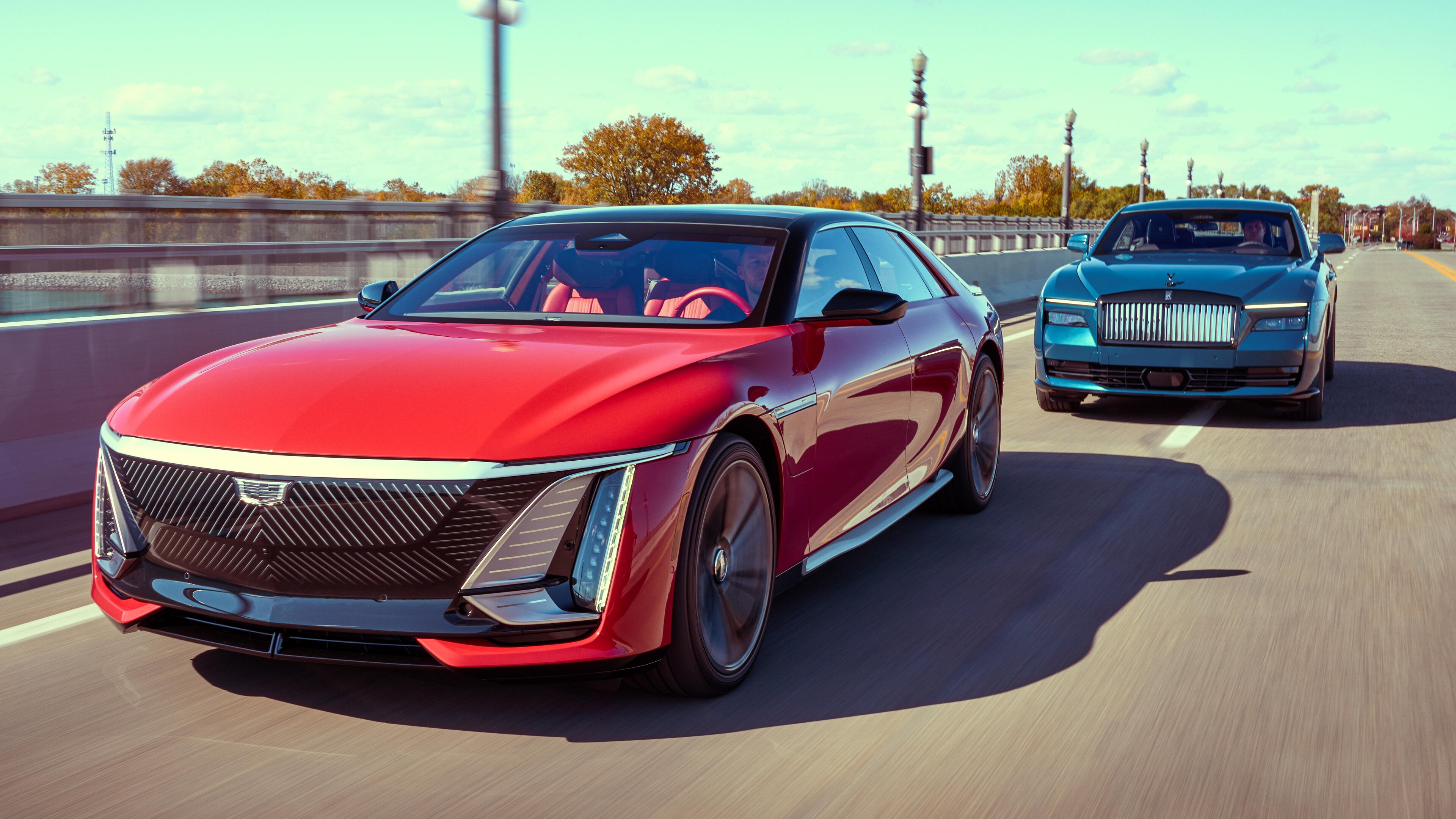 Spectre Black Badge vs Celestiq: kdo vyrábí nejlepší luxusní elektromobil světa